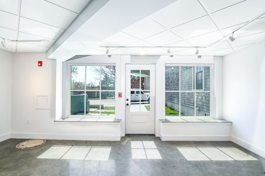 More Photos Of 1 Johnny Cake Hill, New Bedford Storefront Retail Office For Lease