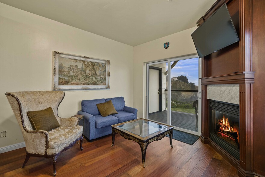 More Photos Of 266 Dolphin Dr, Whitethorn Hotel For Sale