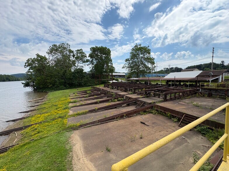 More Photos Of 1 Chicago Ave, Elizabeth Warehouse For Sale