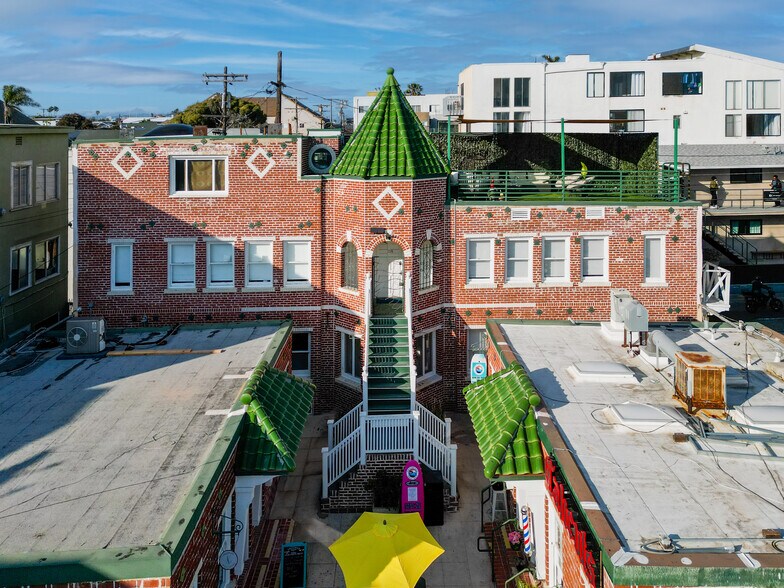 More Photos Of 517 Ocean Front Walk, Venice Storefront Retail Office For Lease