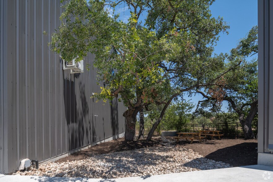More Photos Of 15210 Fitzhugh Rd, Austin Flex For Sale