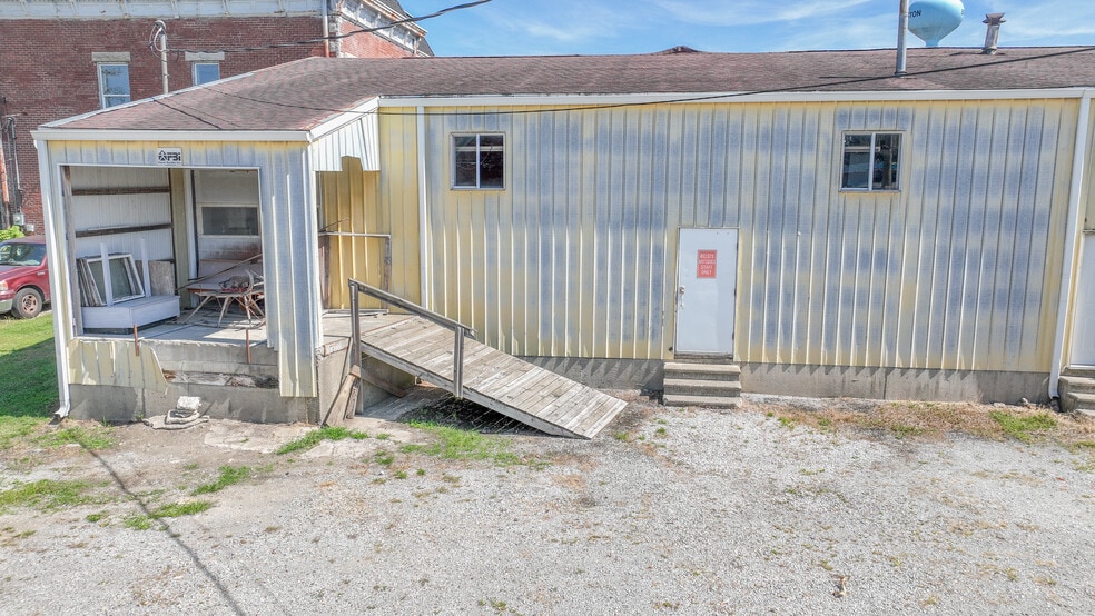 More Photos Of 207 S Railroad St, Brookston General Retail For Sale