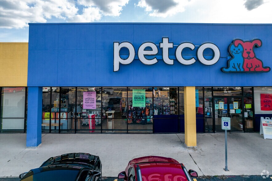 More Photos Of 13909 Nacogdoches Rd, San Antonio Unknown For Lease