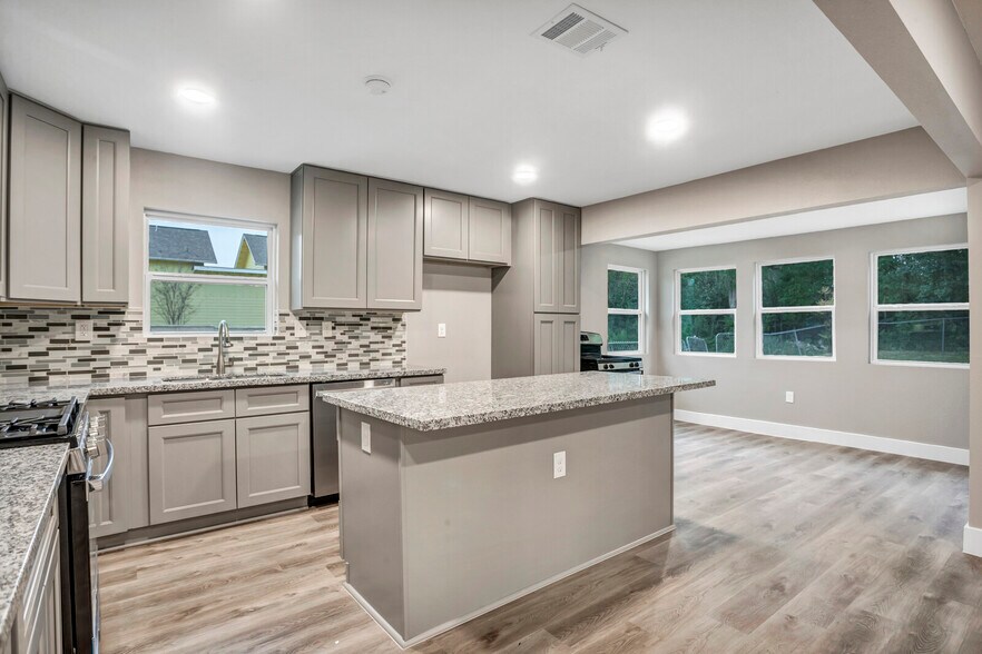 More Photos Of 601 Spring St, Round Rock Office Residential For Lease