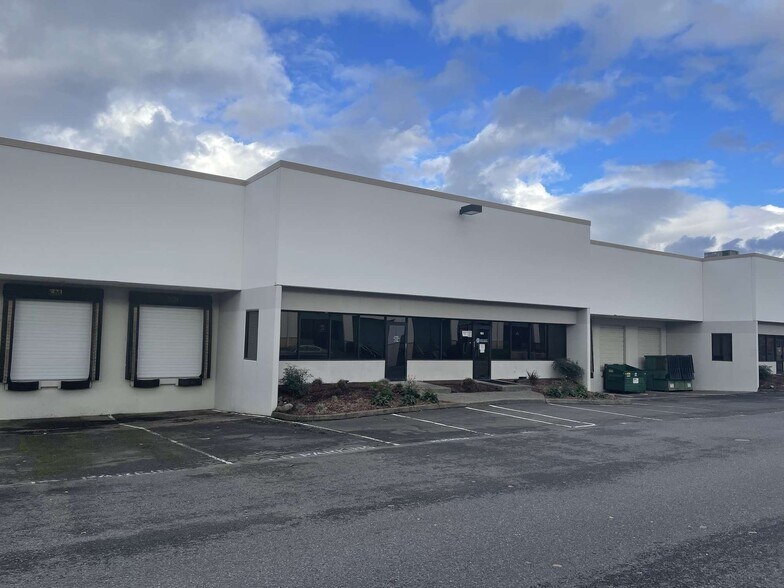 More Photos Of 21910-21968 NE Glisan St, Gresham Unknown For Lease
