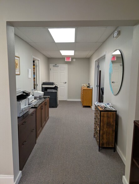 More Photos Of 2425 Pineapple Ave, Melbourne Office For Lease