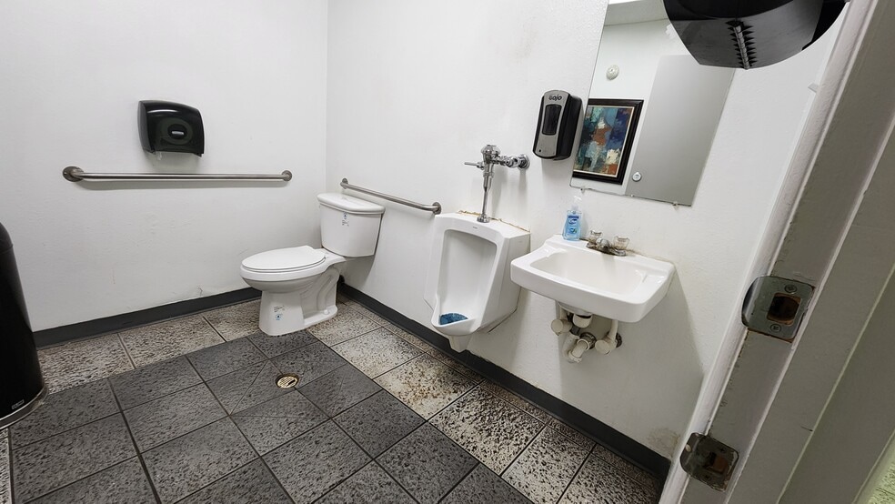 More Photos Of 3915 W Wall St, Midland Auto Dealership For Sale