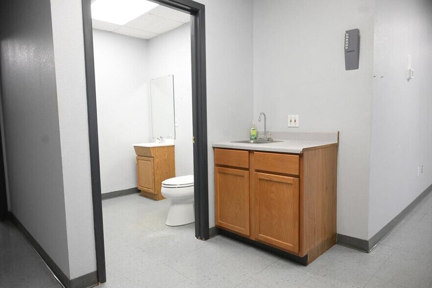 More Photos Of 3611 E State Highway 158, Midland Unknown For Lease