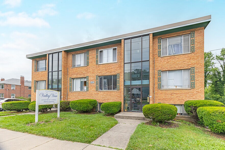 Primary Photo Of 9495 Reading Rd, Cincinnati Apartments For Sale