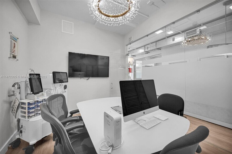 More Photos Of 1560 Lenox Ave, Miami Beach Office For Sale