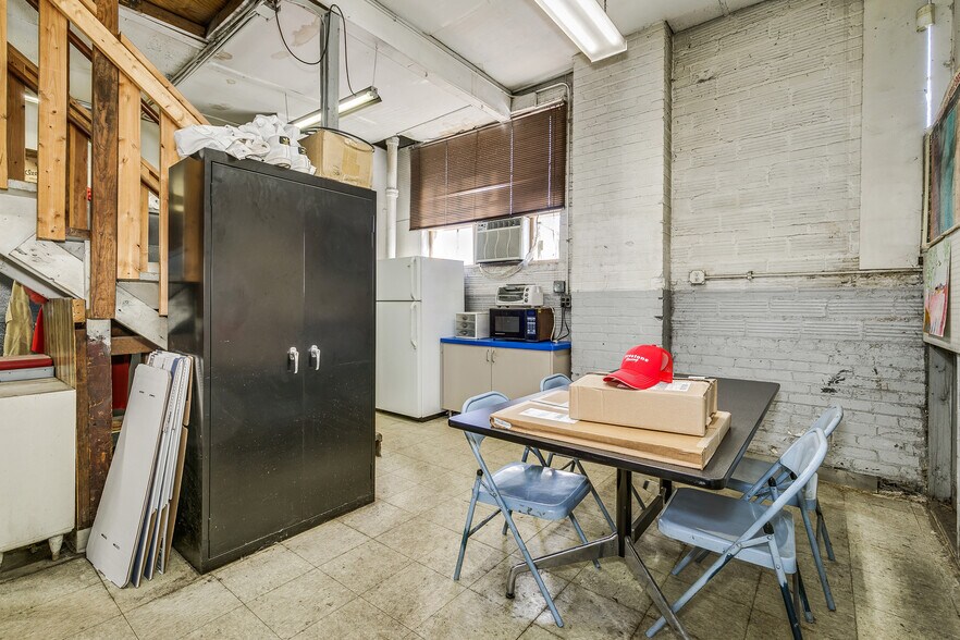 More Photos Of 3610 Lyndale Ave S, Minneapolis Auto Repair For Sale