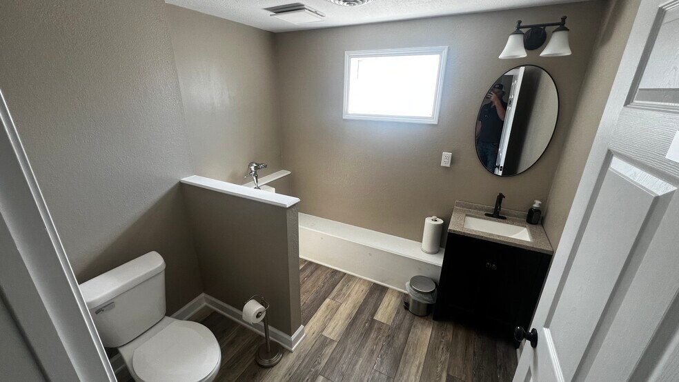 More Photos Of 508 E 6th St, Sheridan Storefront For Sale