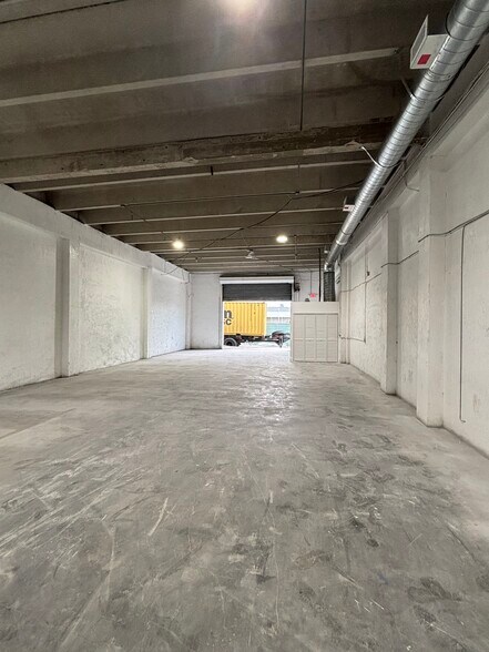 More Photos Of 3400 NW 78th Ave, Miami Showroom For Lease