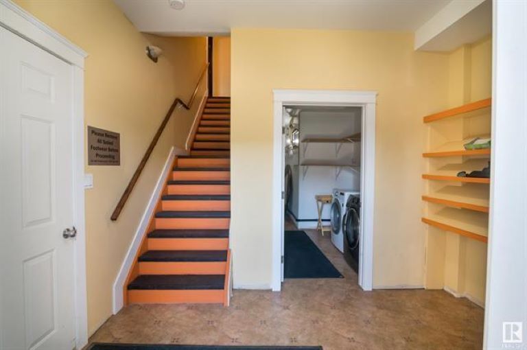 More Photos Of 10201 100 Av, Morinville Office Residential For Sale