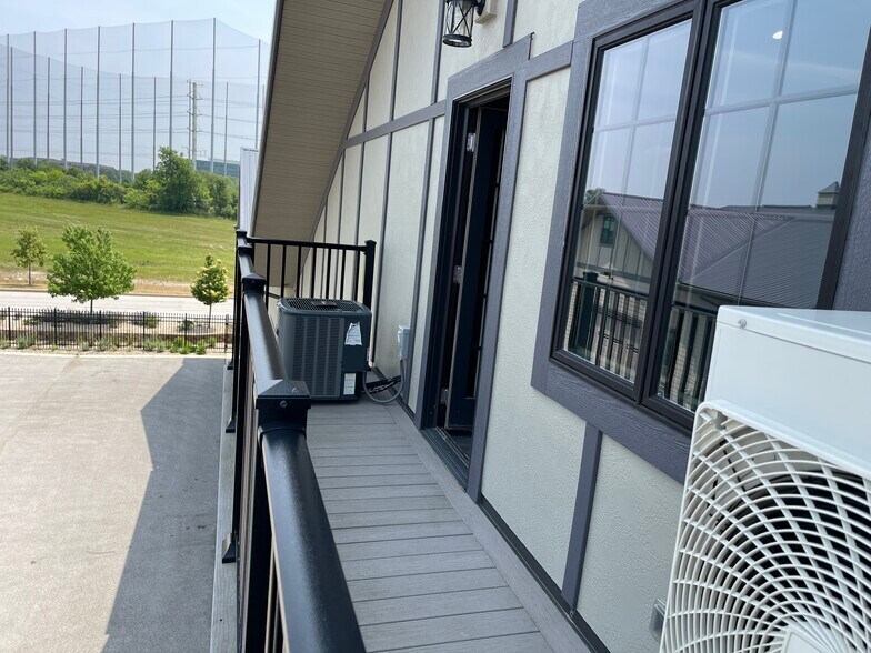 More Photos Of 2220 Ferry Rd, Naperville Showroom For Sale