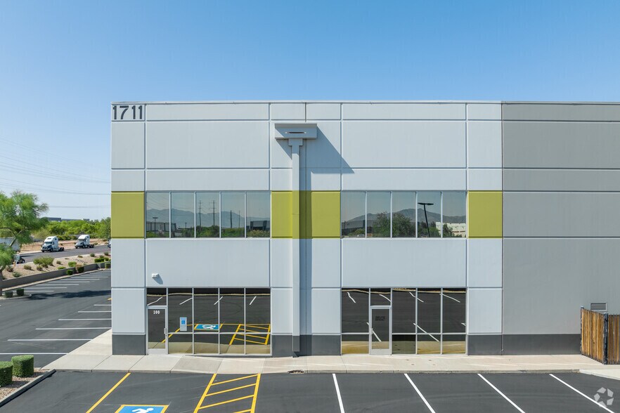 More Photos Of 1711 S 47th Ave, Phoenix Distribution For Lease