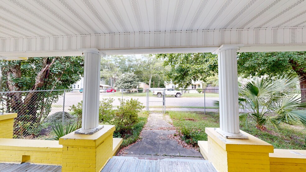 More Photos Of 104 N Herring St, Dothan Office For Sale