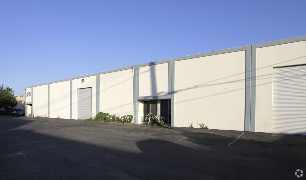 More Photos Of 1840-1848 N Orangethorpe Park, Anaheim Warehouse For Lease