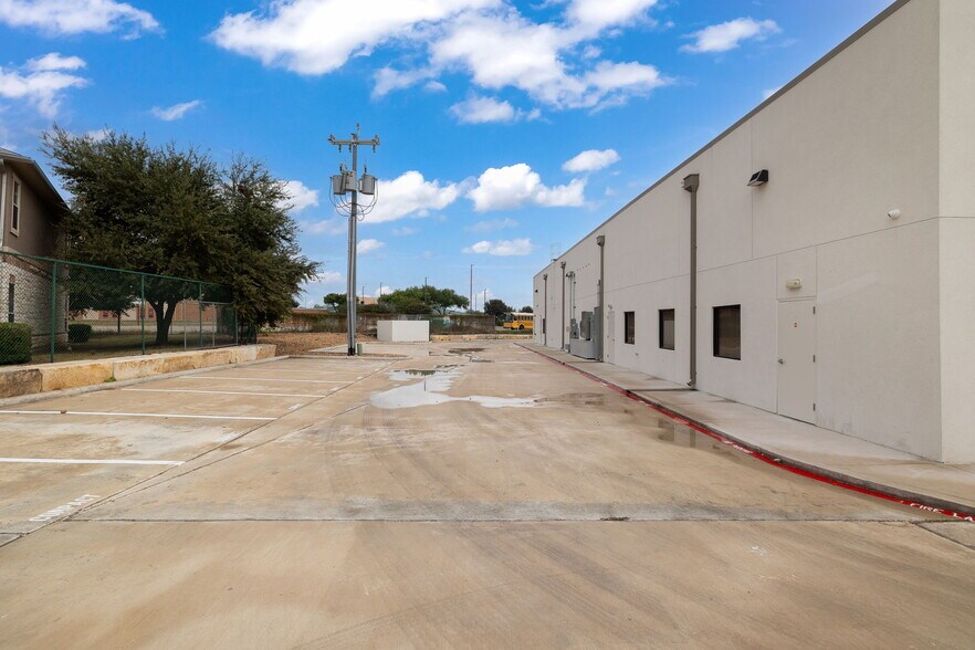 More Photos Of 9179 FM 78, Converse Storefront For Lease