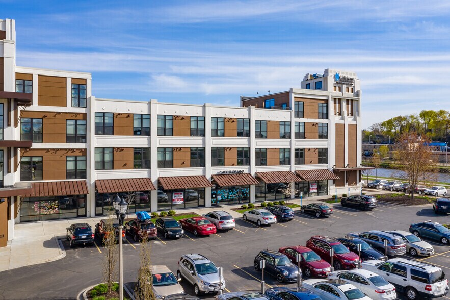 More Photos Of 611 Veterans Ave, West Bend Apartments For Lease