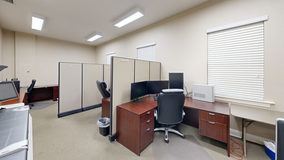 More Photos Of 5908 Hillside Heights Dr, Lakeland Medical For Sale