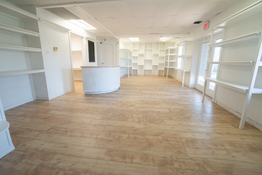 More Photos Of 8135 E 30th St, Indianapolis Light Manufacturing For Lease