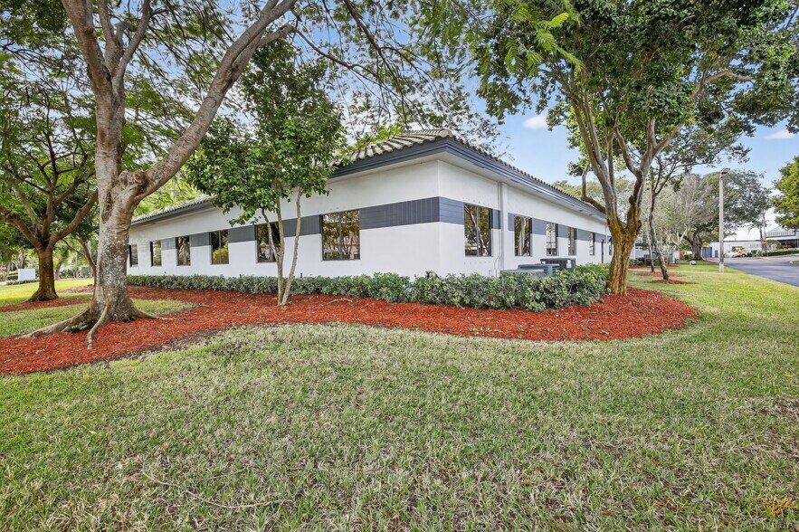 More Photos Of 1007 Shotgun Rd, Sunrise Office For Sale