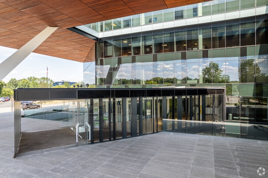 More Photos Of 186 Wood Ave S, Iselin Office For Lease