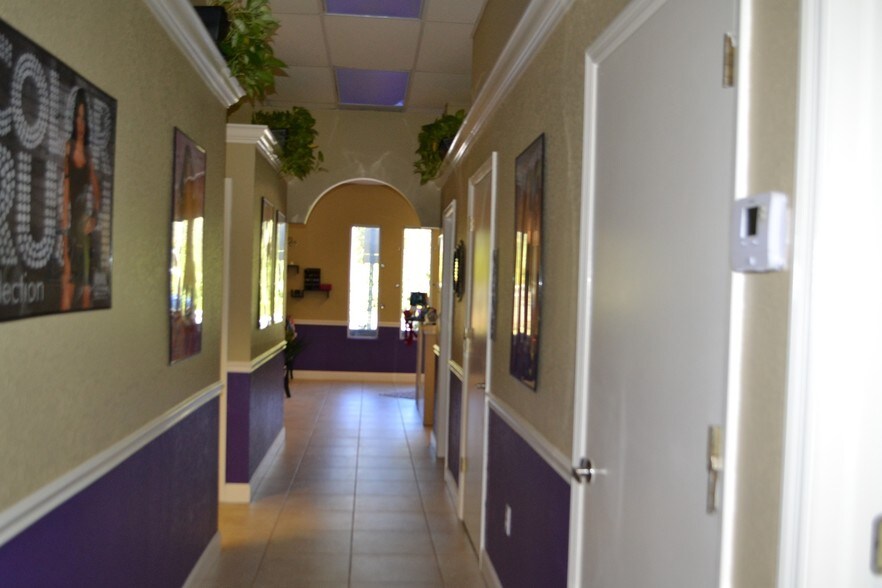 More Photos Of 2528-2548 Northbrooke Plaza Dr, Naples Storefront Retail Office For Lease
