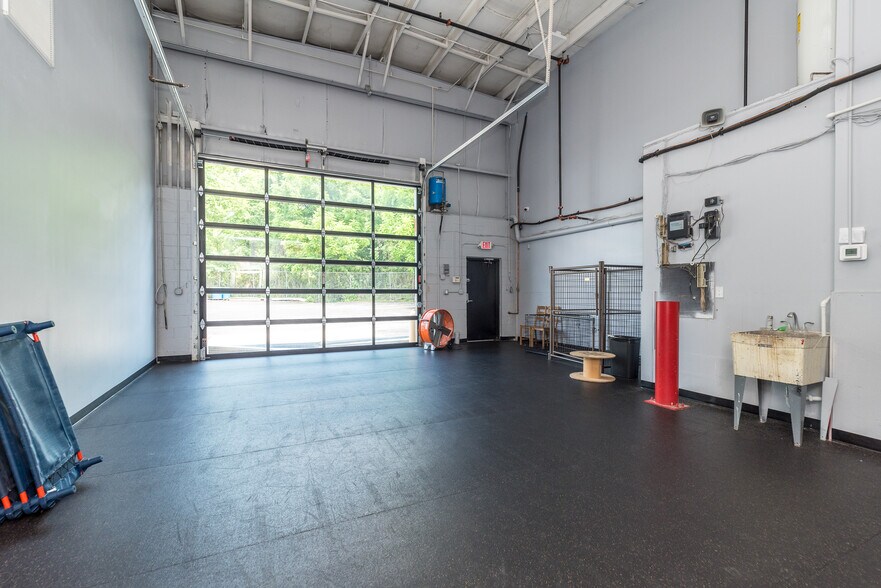 More Photos Of 1850 County Line Rd, Huntingdon Valley Warehouse For Lease