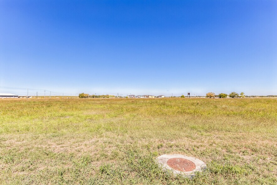 More Photos Of 2100 San Antonio Street, Lockhart Land For Sale