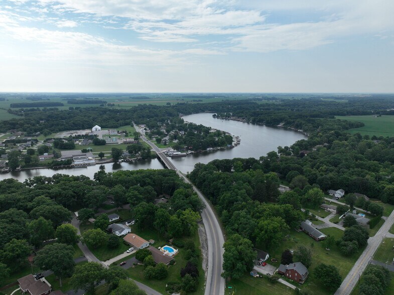 More Photos Of 912 1/2 S Main St, Monticello Storefront For Lease