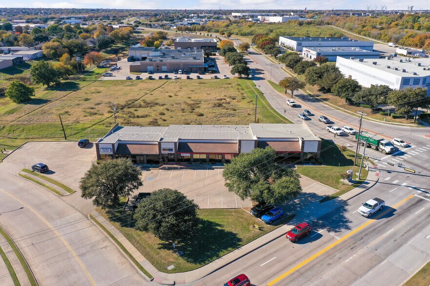 More Photos Of 915-921 N Mill St, Lewisville Office For Sale