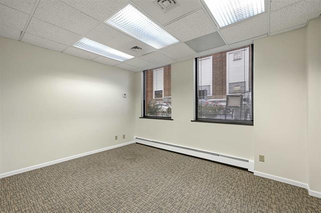 More Photos Of 414 E Walnut St, Green Bay Office For Lease