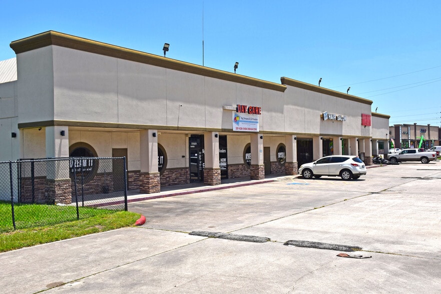 More Photos Of 13712 Walters Rd, Houston General Retail For Sale