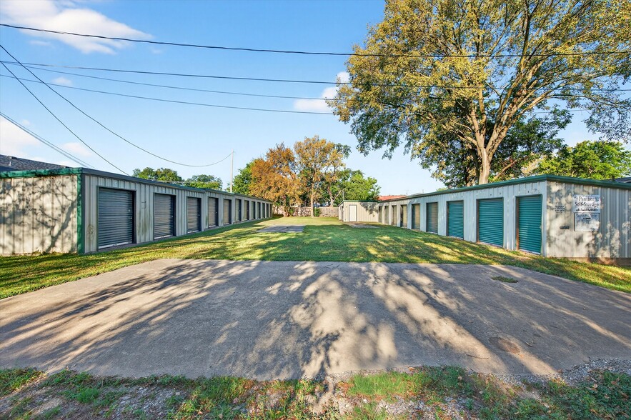 Primary Photo Of 104 S Commercial St, Bells Self Storage For Sale