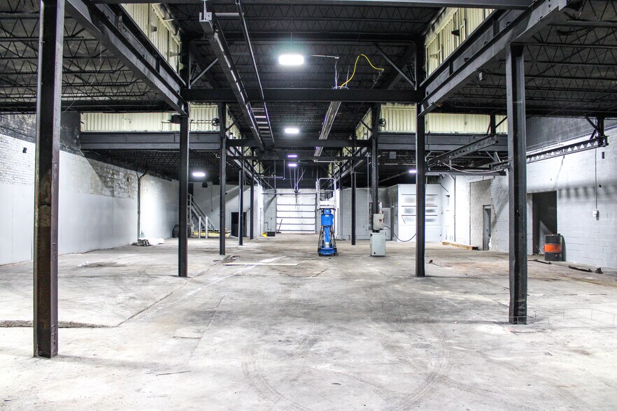 More Photos Of 5143 Bellevue St, Detroit Distribution For Sale