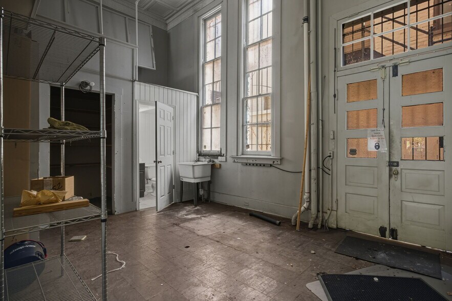 More Photos Of 21-27 N Central Ave, Staunton Office For Lease