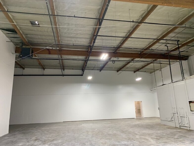 More Photos Of 3975 Landmark St, Culver City Warehouse For Lease
