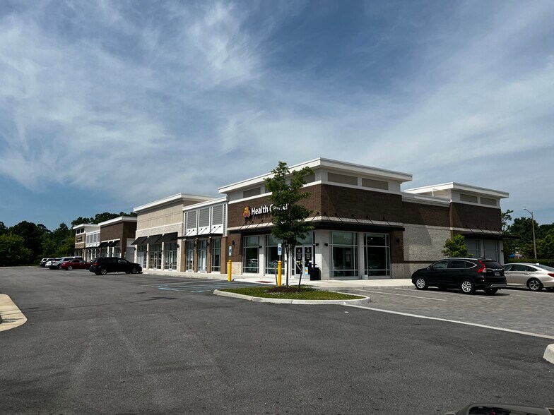More Photos Of 5836 Harbour View Blvd, Suffolk Unknown For Lease