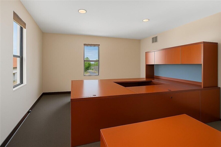 More Photos Of 29 E Beau St, Washington Medical For Sale