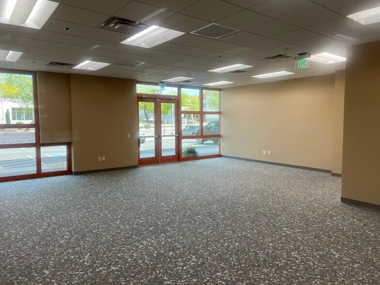 More Photos Of 1825 W Knudsen Dr, Phoenix Airplane Hangar For Lease