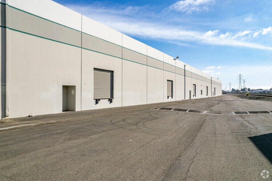 More Photos Of 1979-1999 Davis St, San Leandro Distribution For Lease