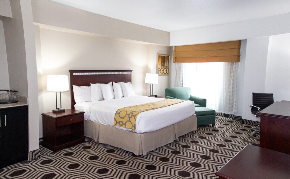 More Photos Of 215 E Walworth Ave, Delavan Hotel For Sale