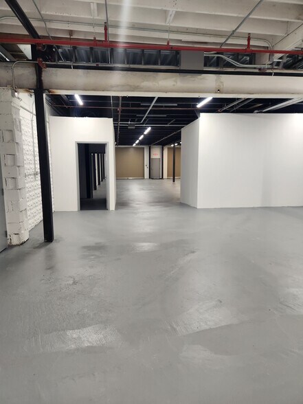 More Photos Of 15 Sproat St, Middleborough Industrial For Lease