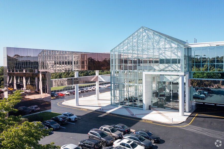 More Photos Of 1377 Motor Pky, Islandia Office For Lease