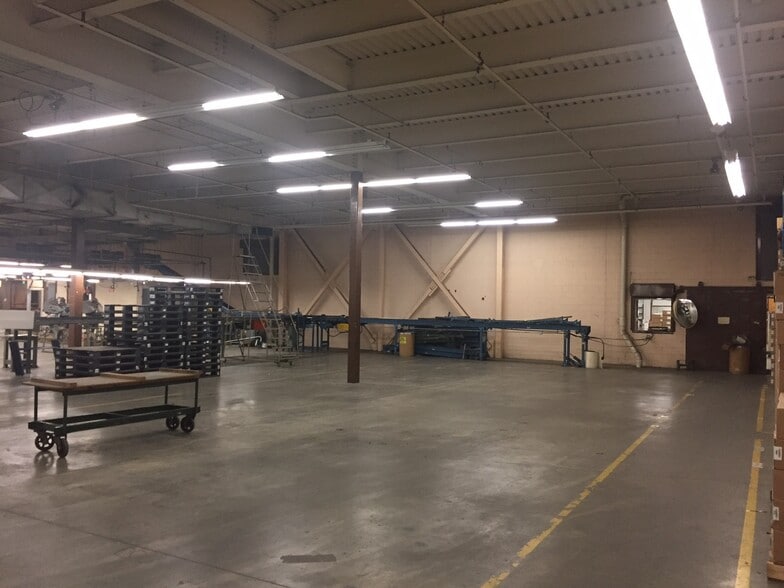 More Photos Of 150-160 Niantic Ave, Providence Warehouse For Lease