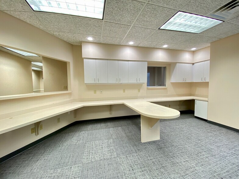 More Photos Of 1107 Statesville Blvd, Salisbury Medical For Lease