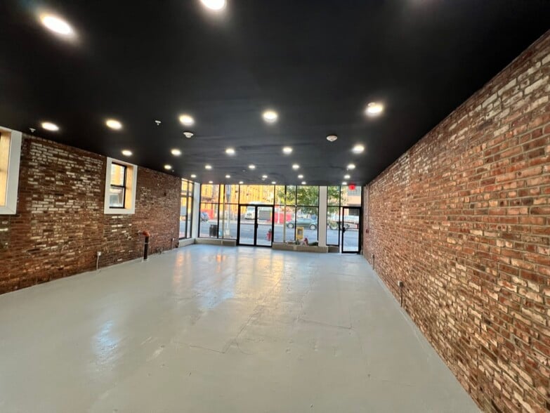 More Photos Of 378 Broad St, Newark Storefront Retail Office For Lease