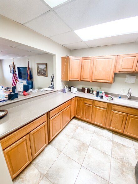 More Photos Of 3643 S Highway 92, Sierra Vista Office For Lease